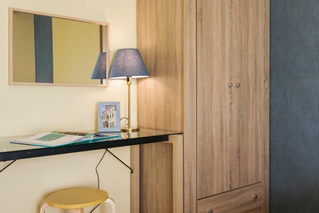Private Central View Rooms In Apartment Near To Acropolis Metro Station Atenas Exterior foto