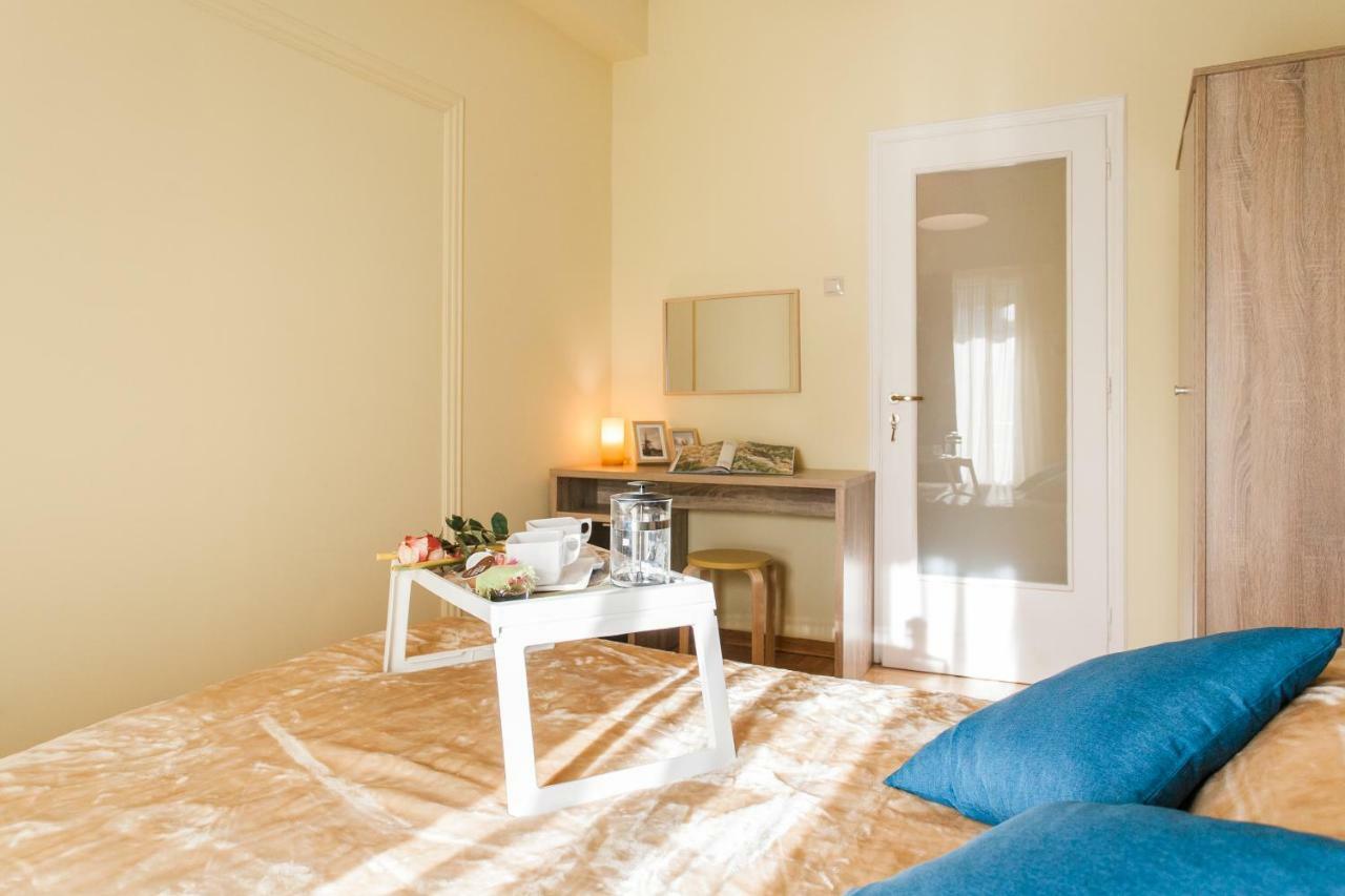 Private Central View Rooms In Apartment Near To Acropolis Metro Station Atenas Exterior foto
