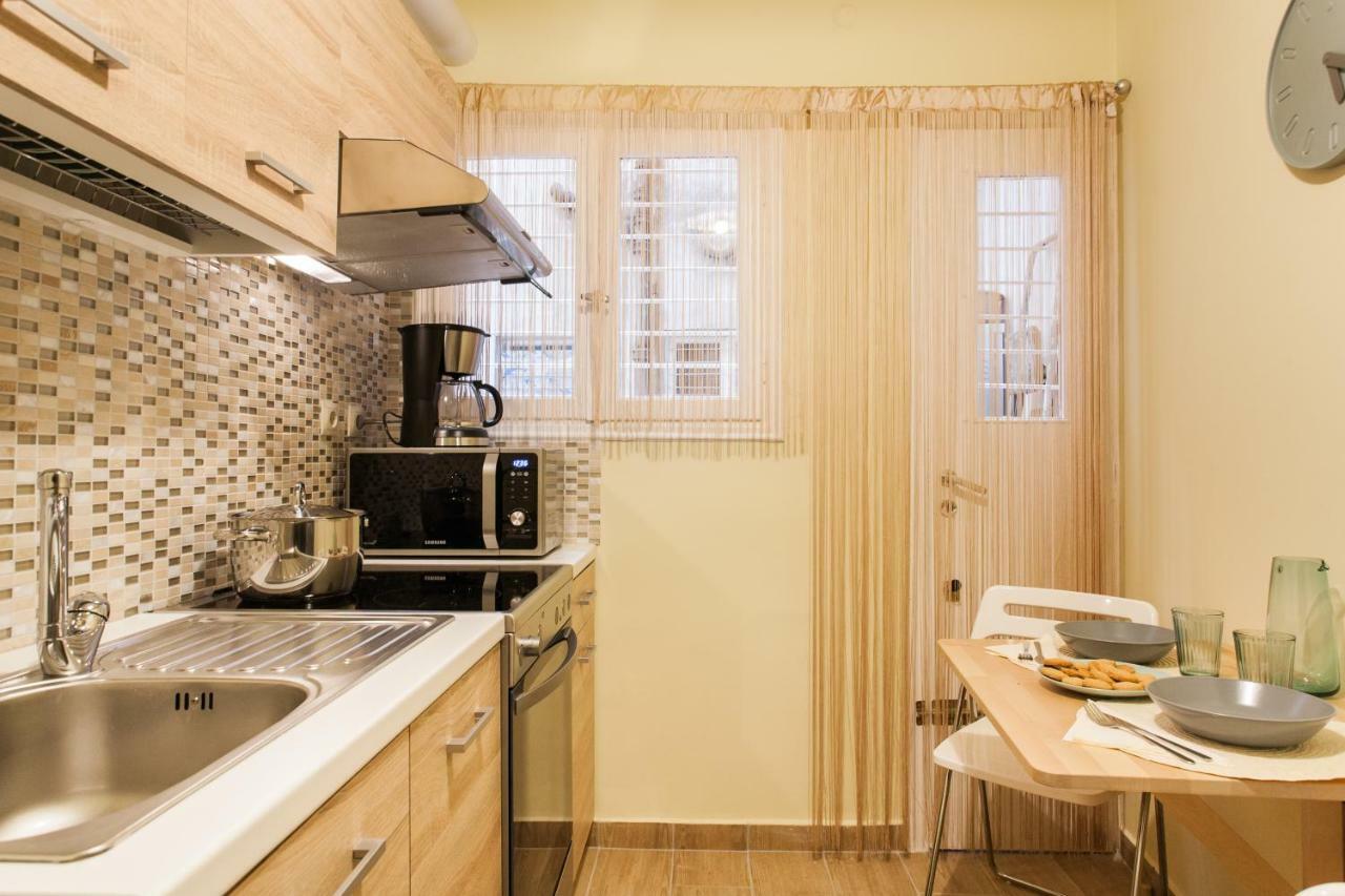 Private Central View Rooms In Apartment Near To Acropolis Metro Station Atenas Exterior foto