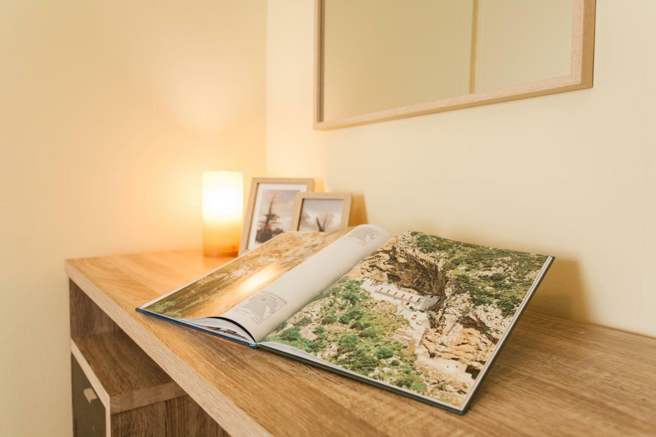 Private Central View Rooms In Apartment Near To Acropolis Metro Station Atenas Exterior foto